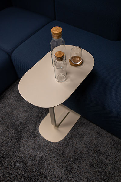 Modulsofa: Mags von HAY, Tisch: Relate Side von Muuto